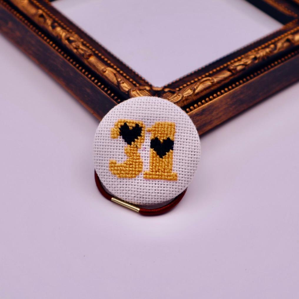 【番号オーダー可能】福岡ソフトバンクホークス風カラー　くるみボタンのヘアゴム　クロスステッチ刺繍 | 2枚目